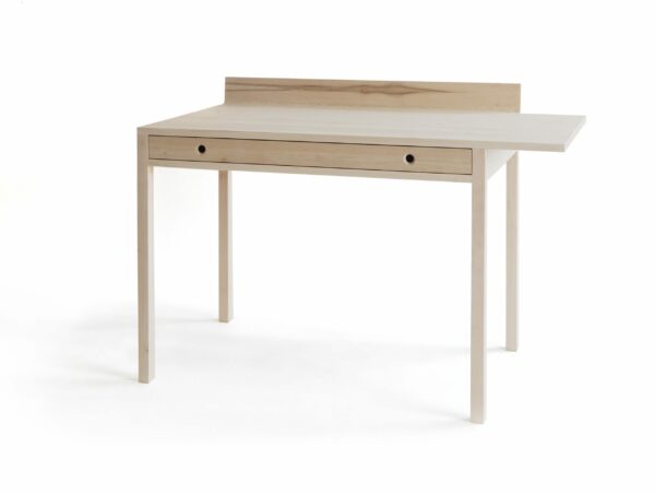 שולחן עבודה מעוצב בסגנון נורדי